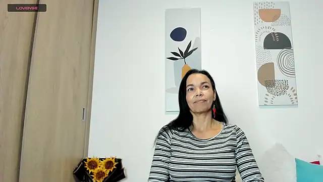 Snapshot of Evawalker_ chatting on February 26, 2025, 4:36 am Evawalker online show from February 26, 2025, 4:36 am