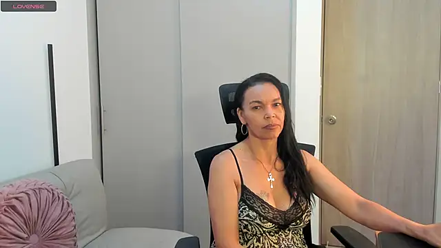 Snapshot of Evawalker_ chatting on October 11, 2025, 12:54 am Evawalker online show from October 11, 2025, 12:54 am
