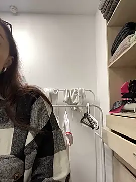 Snapshot of AnaWest chatting on October 5, 2025, 6:23 am AnaWest online show from October 5, 2025, 6:23 am