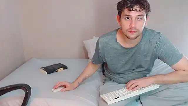 Snapshot of Elio555 chatting on December 29, 2024, 9:09 pm Elio555 online show from December 29, 2024, 9:09 pm