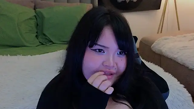 Snapshot of LeyaKan chatting on March 13, 2025, 12:05 am LeyaKan online show from March 13, 2025, 12:05 am