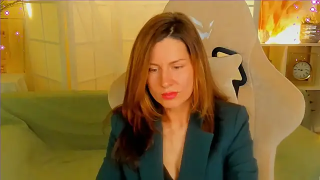 Snapshot of April_o_Nill chatting on December 7, 2024, 9:39 am April o Nill online show from December 7, 2024, 9:39 am