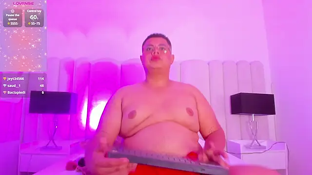 Snapshot of Tom_Silver__ chatting on December 13, 2024, 2:32 am Tom Silver online show from December 13, 2024, 2:32 am