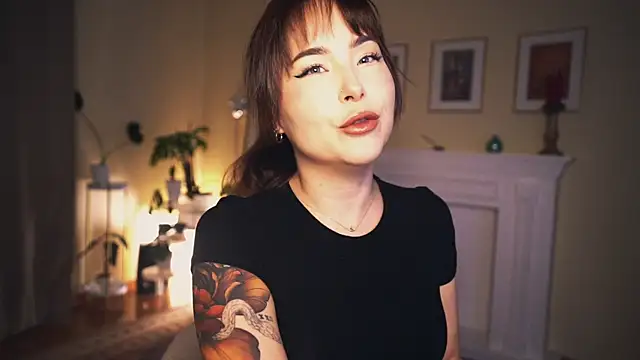 Snapshot of Leona_Mell chatting on January 4, 2025, 11:38 pm Leona Mell online show from January 4, 2025, 11:38 pm