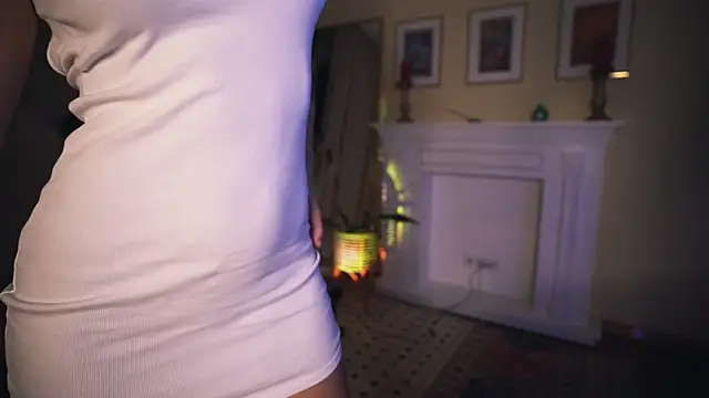 Snapshot of Leona_Mell chatting on February 5, 2025, 9:50 pm Leona Mell online show from February 5, 2025, 9:50 pm