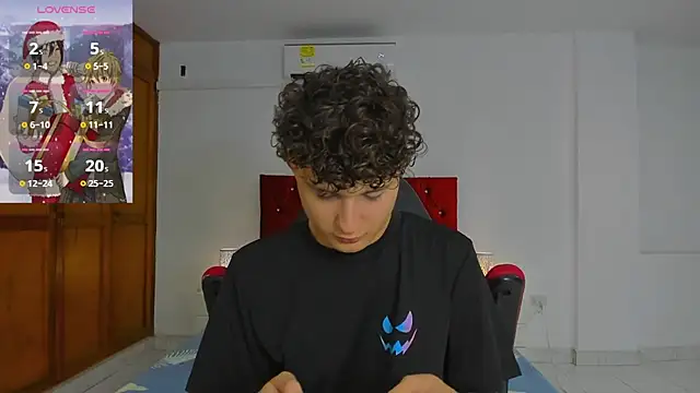 Snapshot of Nathan_Bluee chatting on December 14, 2024, 12:55 pm Nathan Bluee online show from December 14, 2024, 12:55 pm