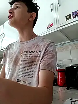 Snapshot of Nathan_Bluee chatting on January 5, 2025, 1:47 pm Nathan Bluee online show from January 5, 2025, 1:47 pm