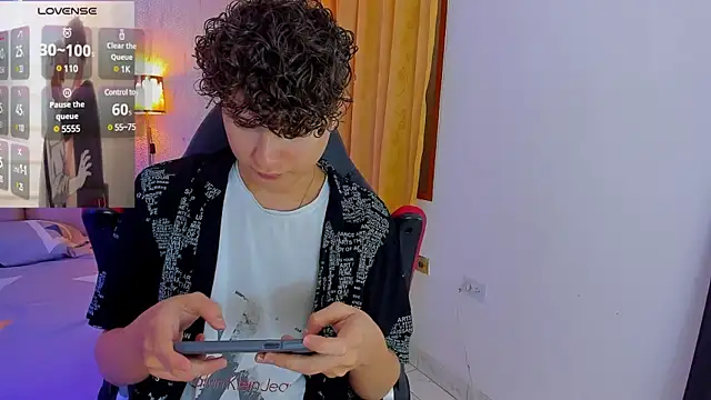 Snapshot of Nathan_Bluee chatting on February 7, 2025, 12:28 pm Nathan Bluee online show from February 7, 2025, 12:28 pm