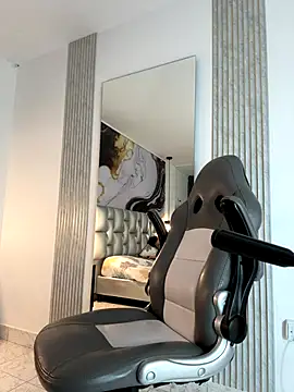 Snapshot of Nathan_Bluee chatting on October 6, 2025, 11:29 am Nathan Bluee online show from October 6, 2025, 11:29 am