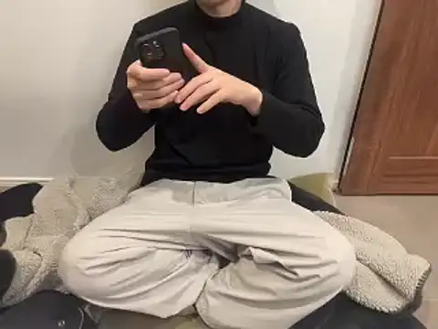 Snapshot of atom0407 chatting on December 6, 2024, 4:38 pm atom0407 online show from December 6, 2024, 4:38 pm