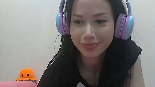 Snapshot of SashaGrinch chatting on February 2, 2025, 5:48 pm SashaGrinch online show from February 2, 2025, 5:48 pm