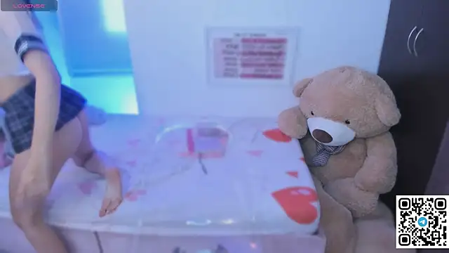 sofi cute01 online show from November 18, 2025, 10:03 pm