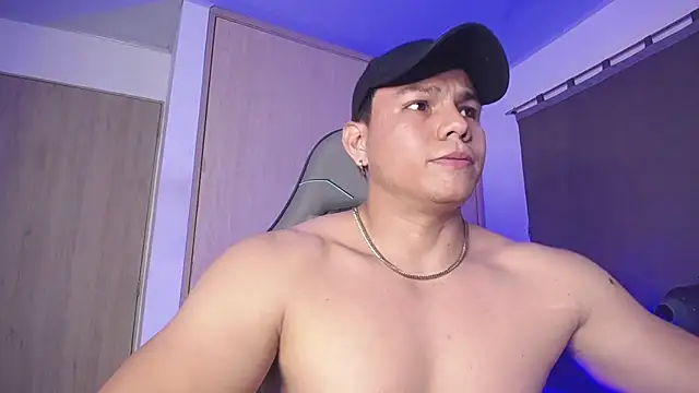 Snapshot of RoyConstance chatting on March 7, 2025, 11:16 pm RoyConstance online show from March 7, 2025, 11:16 pm