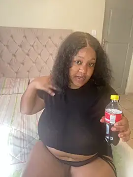 Snapshot of Missmoox24 chatting on October 16, 2025, 12:39 pm Missmoox24 online show from October 16, 2025, 12:39 pm