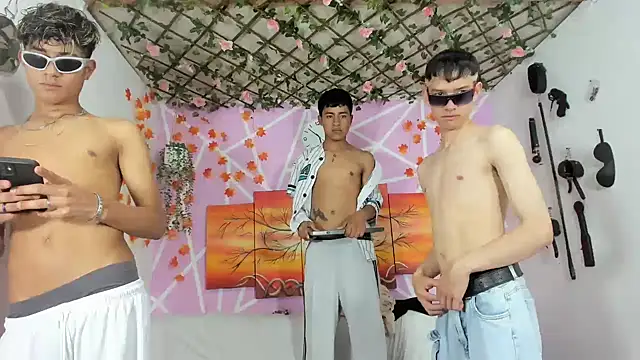 Snapshot of Fresahot2005 chatting on March 10, 2025, 10:55 pm Fresahot2005 online show from March 10, 2025, 10:55 pm