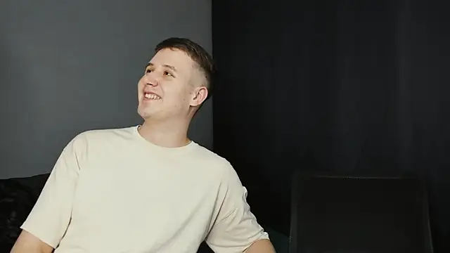 Snapshot of Pinku_kitsune chatting on March 21, 2025, 9:01 pm Pinku kitsune online show from March 21, 2025, 9:01 pm