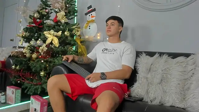 Snapshot of Cristopher_strong chatting on December 16, 2024, 1:32 pm Cristopher strong online show from December 16, 2024, 1:32 pm