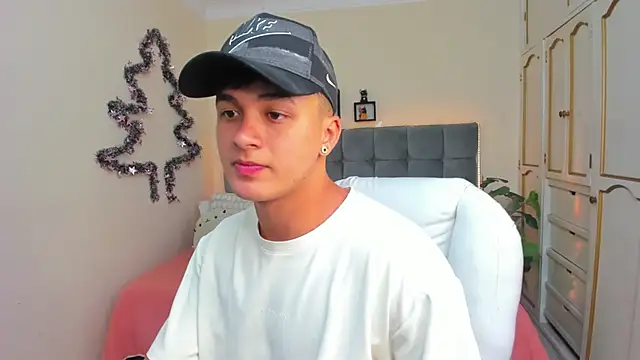 Snapshot of Cristopher_strong chatting on January 7, 2025, 12:41 pm Cristopher strong online show from January 7, 2025, 12:41 pm