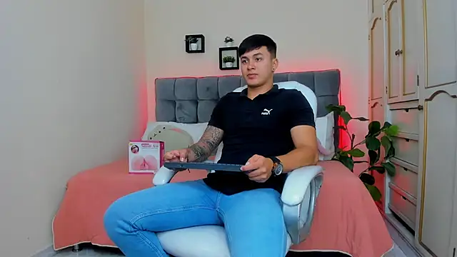 Snapshot of Cristopher_strong chatting on January 21, 2025, 12:50 pm Cristopher strong online show from January 21, 2025, 12:50 pm