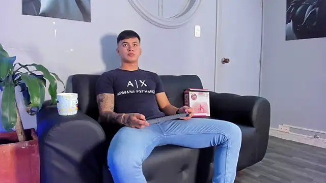 Snapshot of Cristopher_strong chatting on March 22, 2025, 1:08 pm Cristopher strong online show from March 22, 2025, 1:08 pm