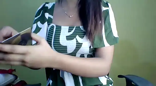 Snapshot of Nicole-wallace chatting on December 5, 2024, 3:59 am Nicole-wallace online show from December 5, 2024, 3:59 am