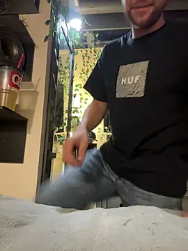 Snapshot of SmokingSloth chatting on February 9, 2025, 4:36 am SmokingSloth online show from February 9, 2025, 4:36 am