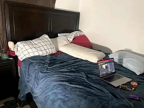 Snapshot of SpunCandy chatting on October 2, 2025, 11:56 pm SpunCandy online show from October 2, 2025, 11:56 pm