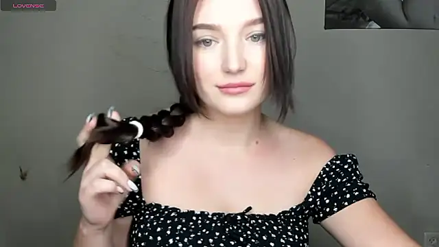 Snapshot of EvaaMillerr99 chatting on December 6, 2024, 1:00 pm EvaaMillerr99 online show from December 6, 2024, 1:00 pm