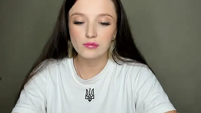 Snapshot of EvaaMillerr99 chatting on October 16, 2025, 11:44 am EvaaMillerr99 online show from October 16, 2025, 11:44 am