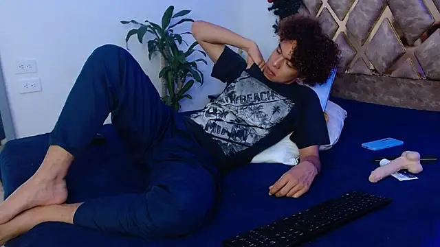 Snapshot of nickolas_moon chatting on December 30, 2024, 11:38 pm nickolas moon online show from December 30, 2024, 11:38 pm