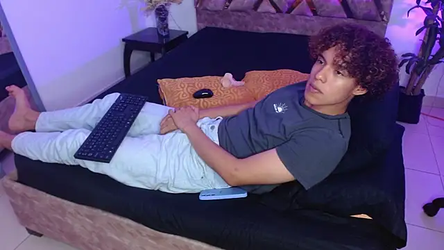 Snapshot of nickolas_moon chatting on February 1, 2025, 5:37 pm nickolas moon online show from February 1, 2025, 5:37 pm