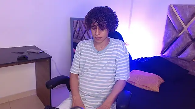 Snapshot of nickolas_moon chatting on March 21, 2025, 1:56 am nickolas moon online show from March 21, 2025, 1:56 am