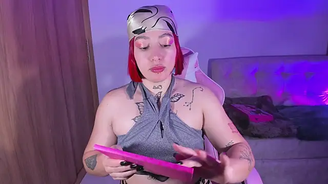 Snapshot of annika_taylor chatting on February 27, 2025, 12:10 am annika taylor online show from February 27, 2025, 12:10 am