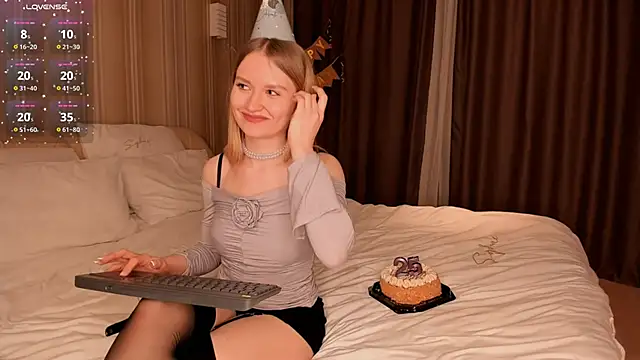 Snapshot of IsabellaTorrance chatting on December 21, 2024, 7:49 pm IsabellaTorrance online show from December 21, 2024, 7:49 pm