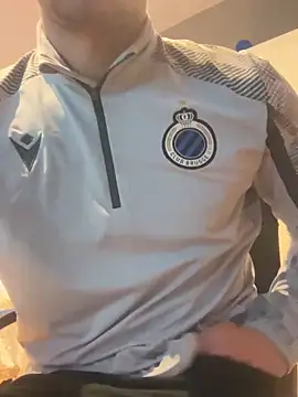 Snapshot of an0niem chatting on November 15, 2025, 4:58 pm an0niem online show from November 15, 2025, 4:58 pm