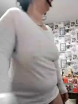 Snapshot of AdelinaJude chatting on January 26, 2025, 4:20 pm AdelinaJude online show from January 26, 2025, 4:20 pm