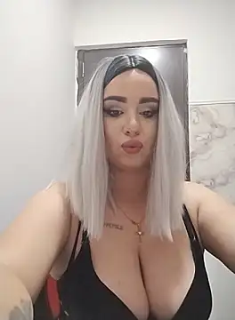 Snapshot of AdelinaJude chatting on October 3, 2025, 8:39 pm AdelinaJude online show from October 3, 2025, 8:39 pm