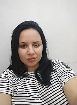 Snapshot of AdelinaJude chatting on October 6, 2025, 11:57 pm AdelinaJude online show from October 6, 2025, 11:57 pm