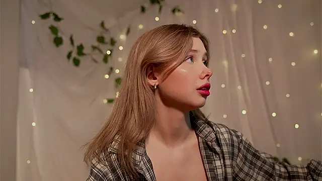 Snapshot of april_blush chatting on February 8, 2025, 1:01 pm april blush online show from February 8, 2025, 1:01 pm