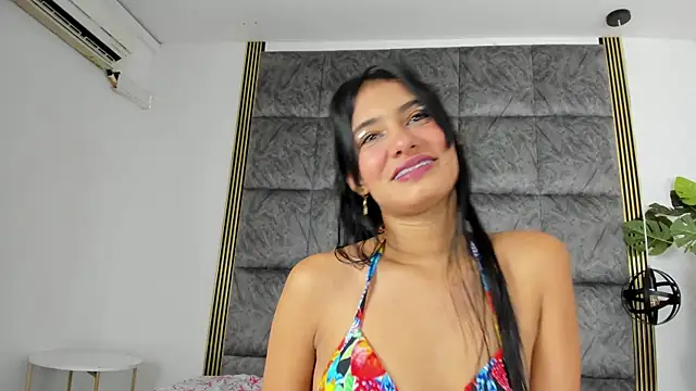 Snapshot of LaurenRodriiguez chatting on January 18, 2025, 12:47 pm LaurenRodriiguez online show from January 18, 2025, 12:47 pm