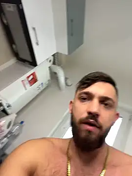 Snapshot of LoveIsBlind_ chatting on December 9, 2024, 10:11 am LoveIsBlind  online show from December 9, 2024, 10:11 am