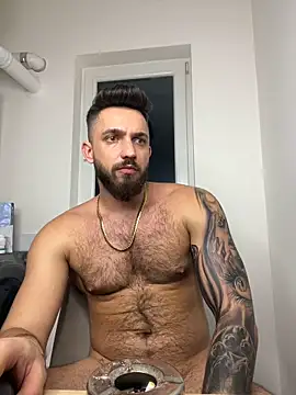 Snapshot of LoveIsBlind_ chatting on December 27, 2024, 1:11 am LoveIsBlind  online show from December 27, 2024, 1:11 am