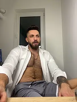 Snapshot of LoveIsBlind_ chatting on January 1, 2025, 12:21 am LoveIsBlind  online show from January 1, 2025, 12:21 am