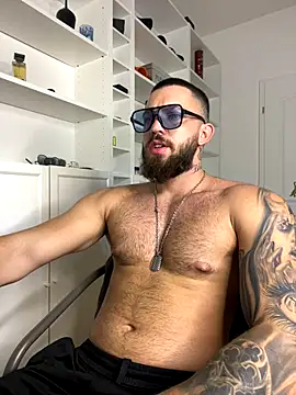 Snapshot of LoveIsBlind_ chatting on September 23, 2025, 6:00 pm LoveIsBlind  online show from September 23, 2025, 6:00 pm