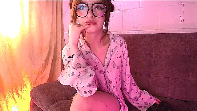 Snapshot of danita_veelz chatting on December 9, 2024, 2:28 pm danita veelz online show from December 9, 2024, 2:28 pm