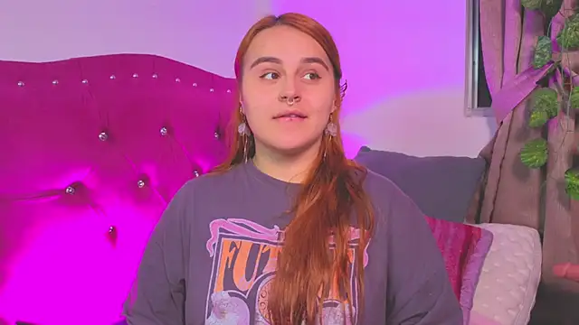 Snapshot of evy_orange1 chatting on September 25, 2025, 12:47 am evy orange1 online show from September 25, 2025, 12:47 am