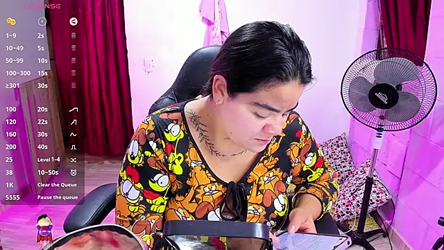 Snapshot of Sharon_hils chatting on January 7, 2025, 1:14 pm Sharon hils online show from January 7, 2025, 1:14 pm