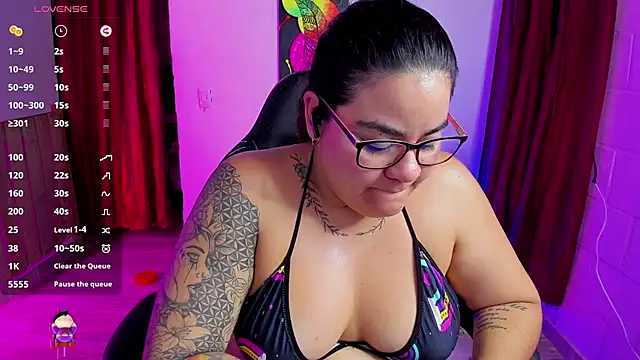 Snapshot of Sharon_hils chatting on January 13, 2025, 10:13 pm Sharon hils online show from January 13, 2025, 10:13 pm