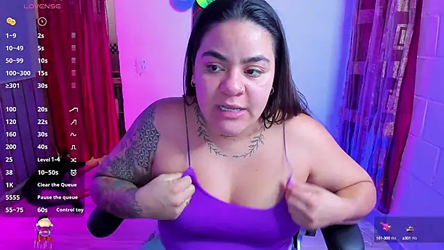 Snapshot of Sharon_hils chatting on February 17, 2025, 4:26 pm Sharon hils online show from February 17, 2025, 4:26 pm