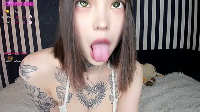 Snapshot of Dark_Ester chatting on February 9, 2025, 3:12 pm Dark Ester online show from February 9, 2025, 3:12 pm